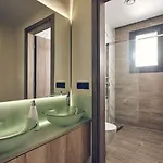 Blue View - Coastal Elegance With Swim Spa, By Zantewize אליקאנאס