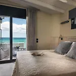 Blue View - Coastal Elegance With Swim Spa, By Zantewize אליקאנאס