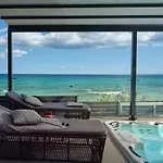 Blue View - Coastal Elegance With Swim Spa, By Zantewize אליקאנאס