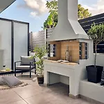 Blue View - Coastal Elegance With Swim Spa, By Zantewize אליקאנאס