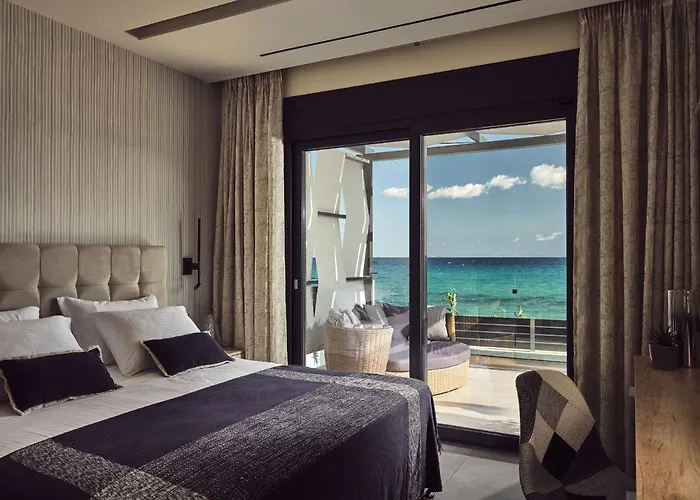 Blue View - Coastal Elegance With Swim Spa, By Zantewize *