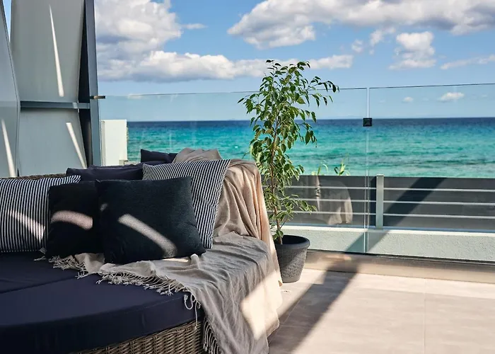 Blue View - Coastal Elegance With Swim Spa, By Zantewize *