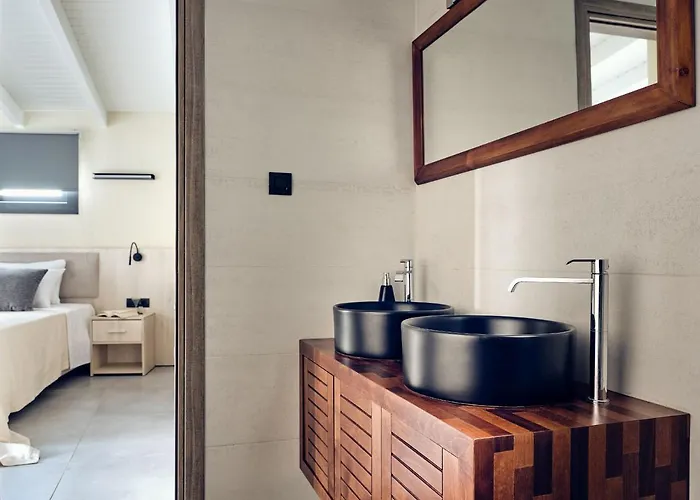 Villa Blue View - Coastal Elegance With Swim Spa, By Zantewize *