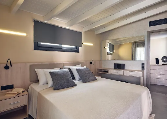 Villa Blue View - Coastal Elegance With Swim Spa, By Zantewize *
